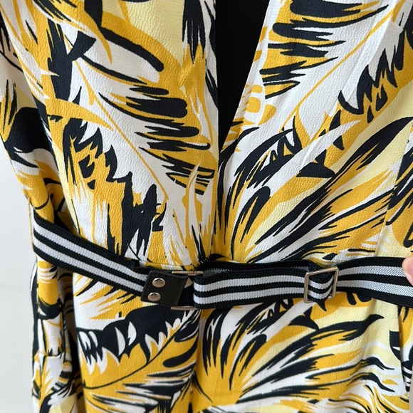 Women’s Cue Tailored shorts Jumpsuit Size Australian 8/US 4 Black/Yellow/ White - Picture 3 of 8